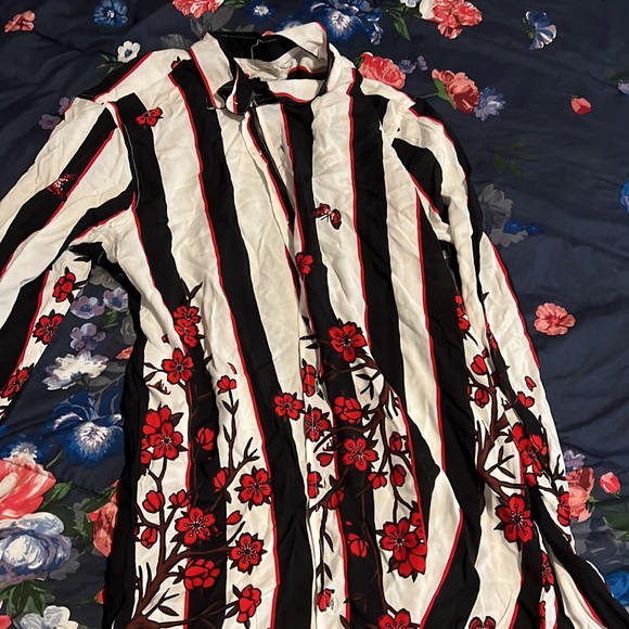 Button down - Picture 2 of 5